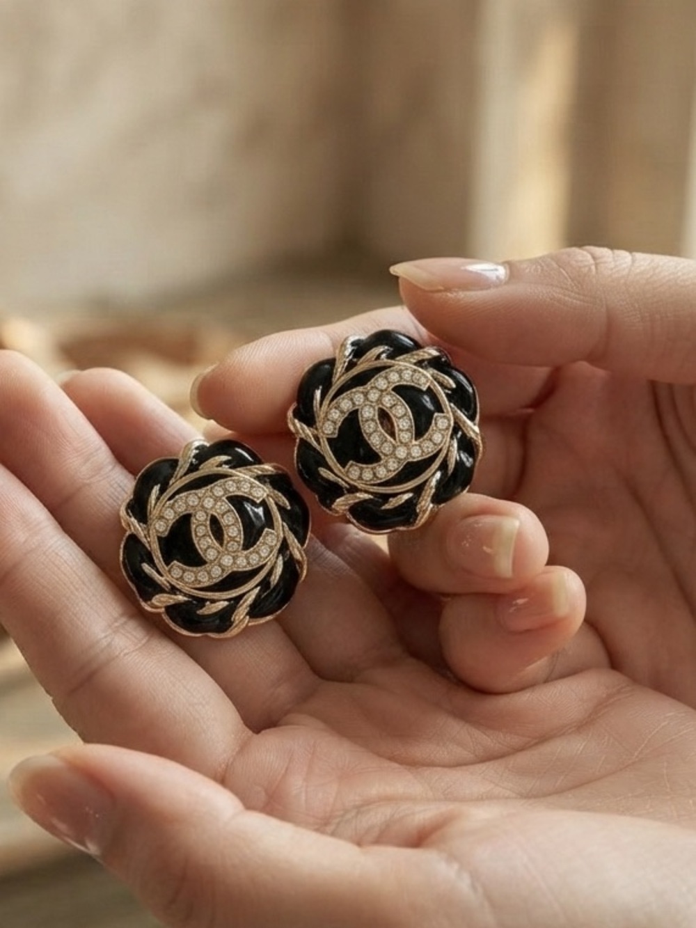 CHANEL Intertwined Logo Earrings - Picture 5 of 5